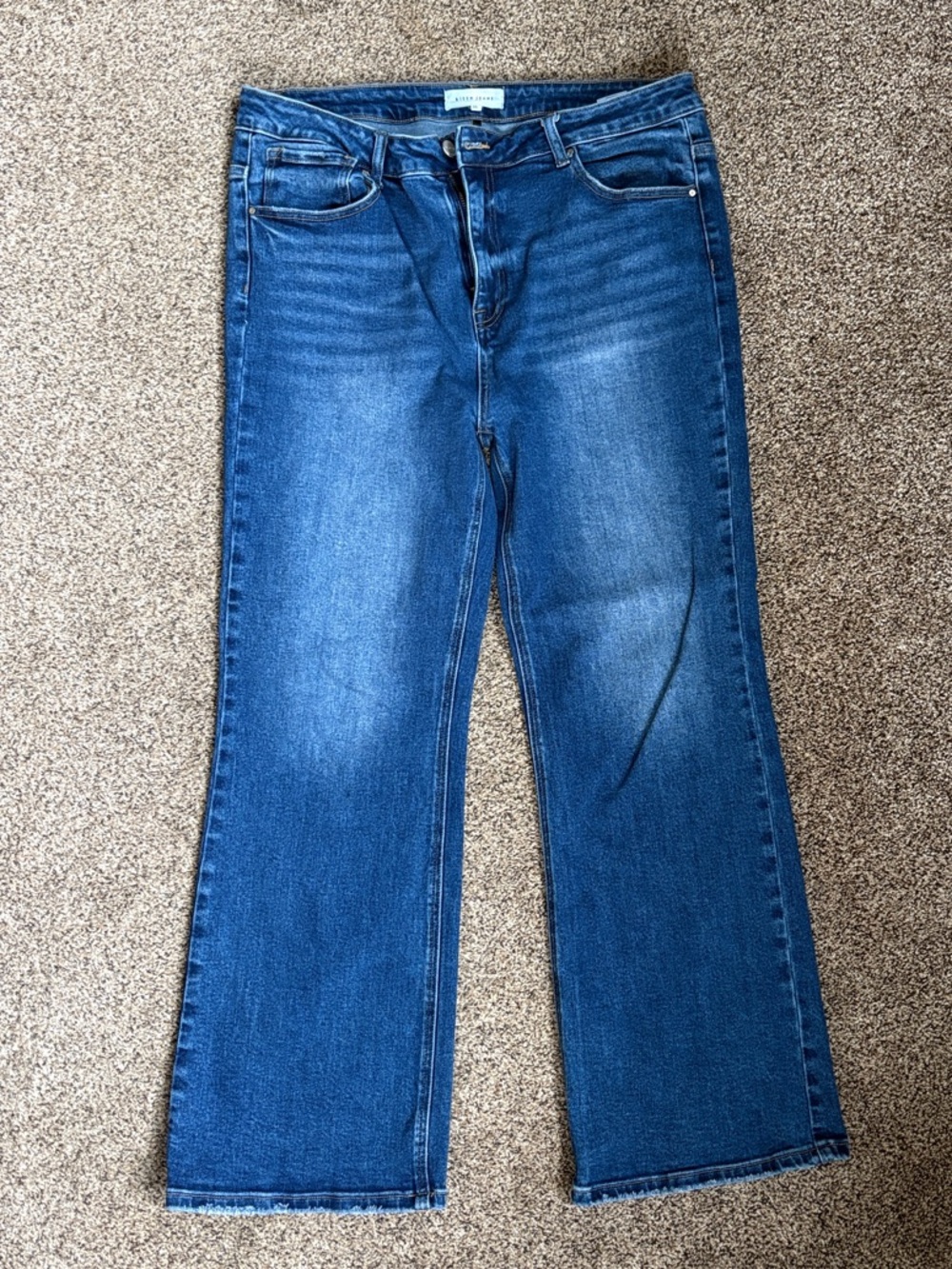 Women's Boot Cut Jeans in Medium Blue Wash